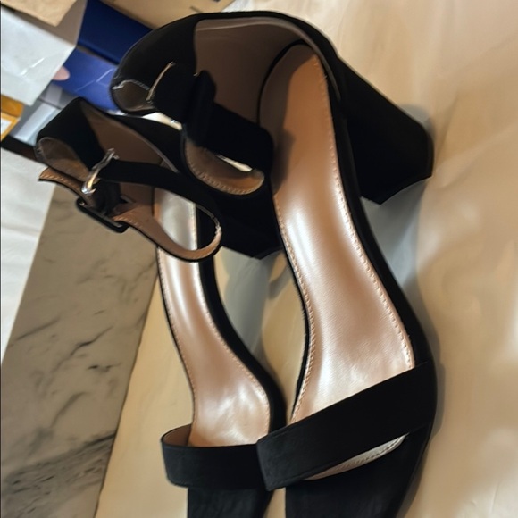 Elegant Black Heels with Ankle Strap - Picture 2 of 6